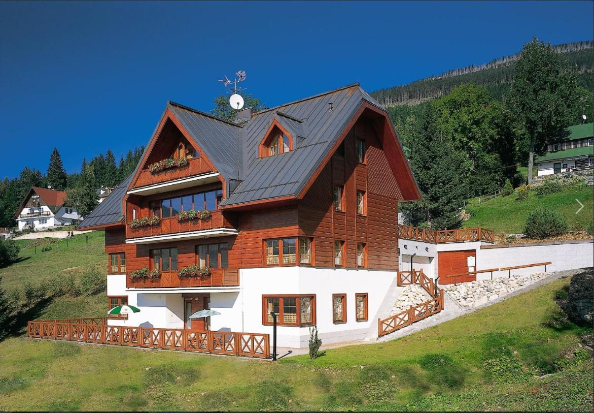 Triluzkovy Pokoj Pension Kubu ชปินด์เลอรูฟ มลิน ภายนอก รูปภาพ