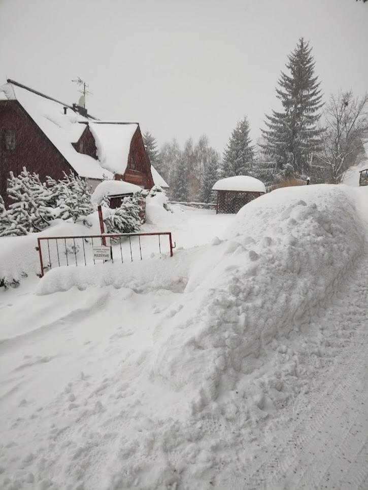 Triluzkovy Pokoj Pension Kubu ชปินด์เลอรูฟ มลิน ภายนอก รูปภาพ